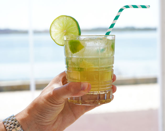 foto do menu em cima da mesa